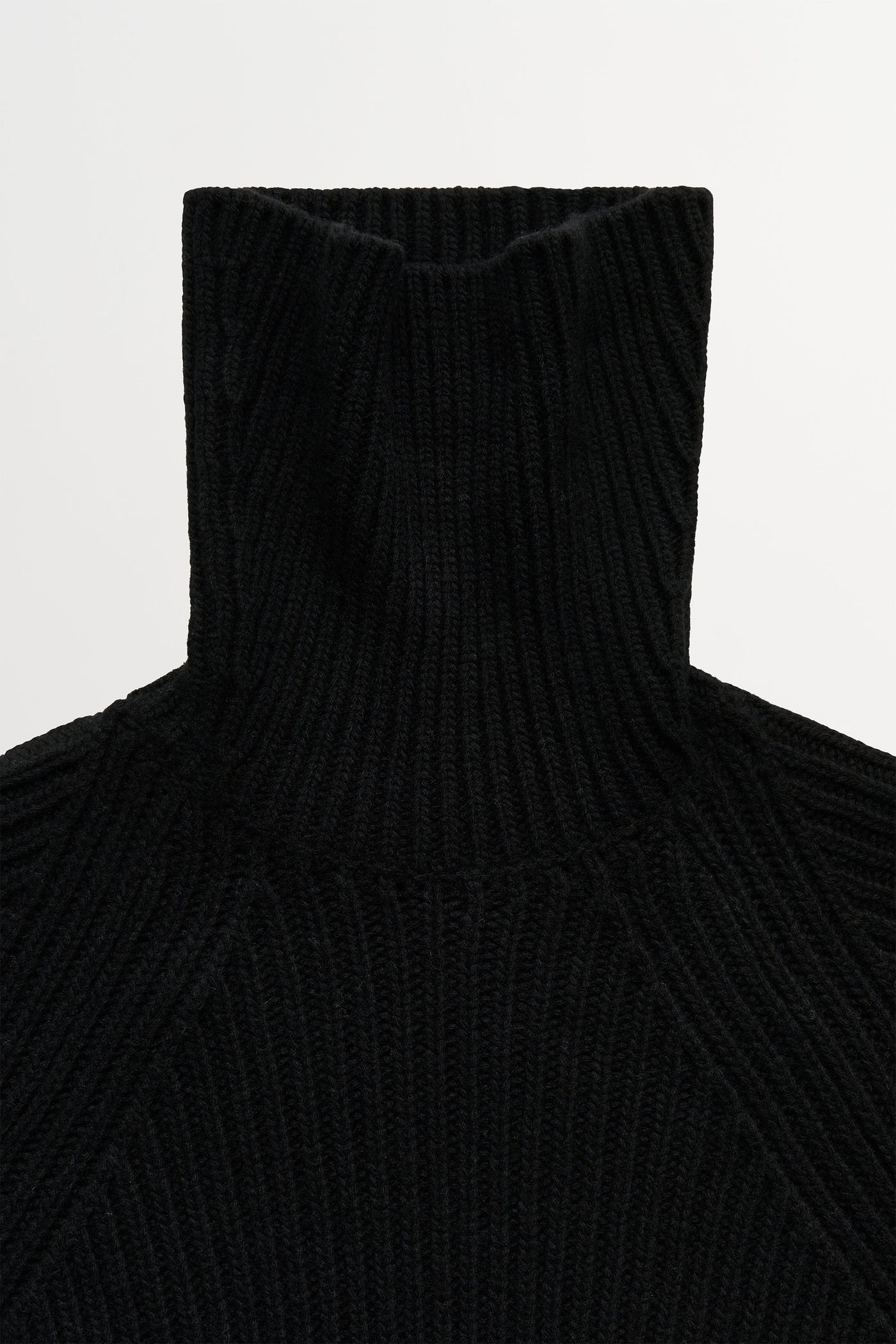 Skall Studio Omera t-neck jumper Turtleneck Black